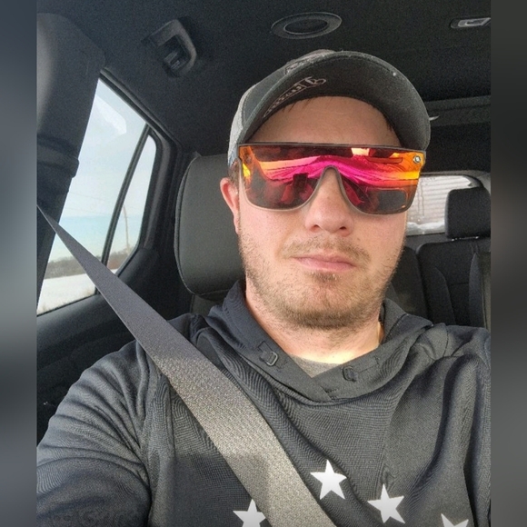 Meet your Posher, Justin - Picture 2 of 3